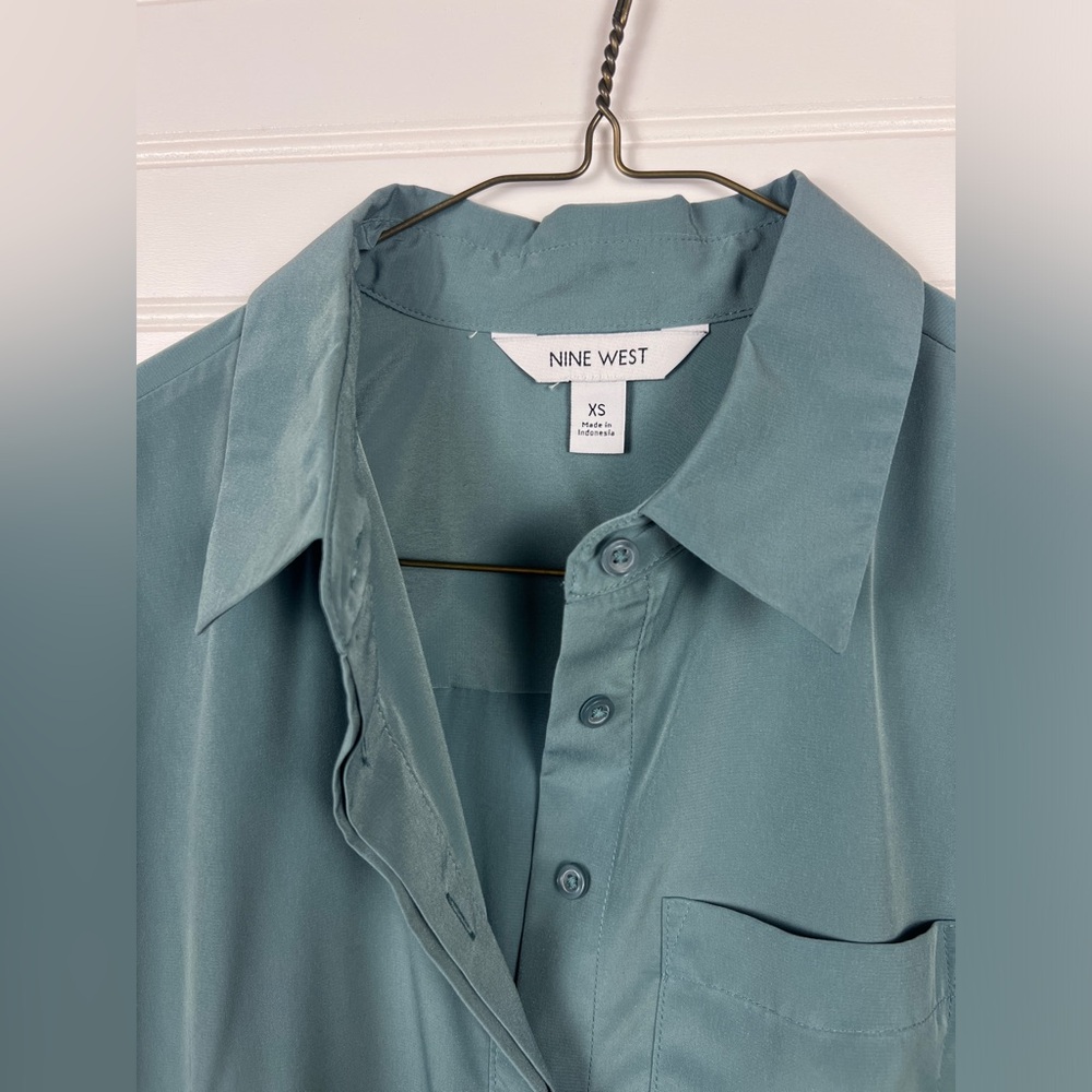 Nine West Women’s blue/green button down Shirt - Picture 2 of 5